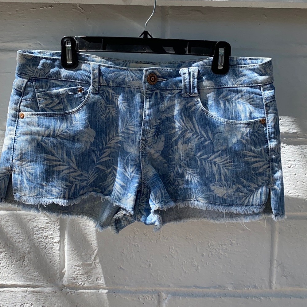 jolt | denim palm print shorts | size 9